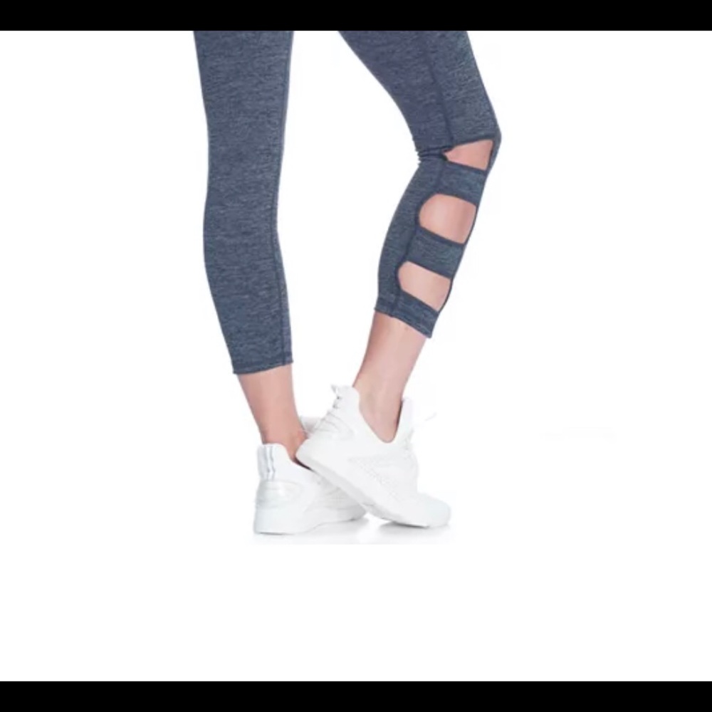 NWT Gaiam Willa Wide Strap Capri Leggings M Grey 💔priced to sell💔